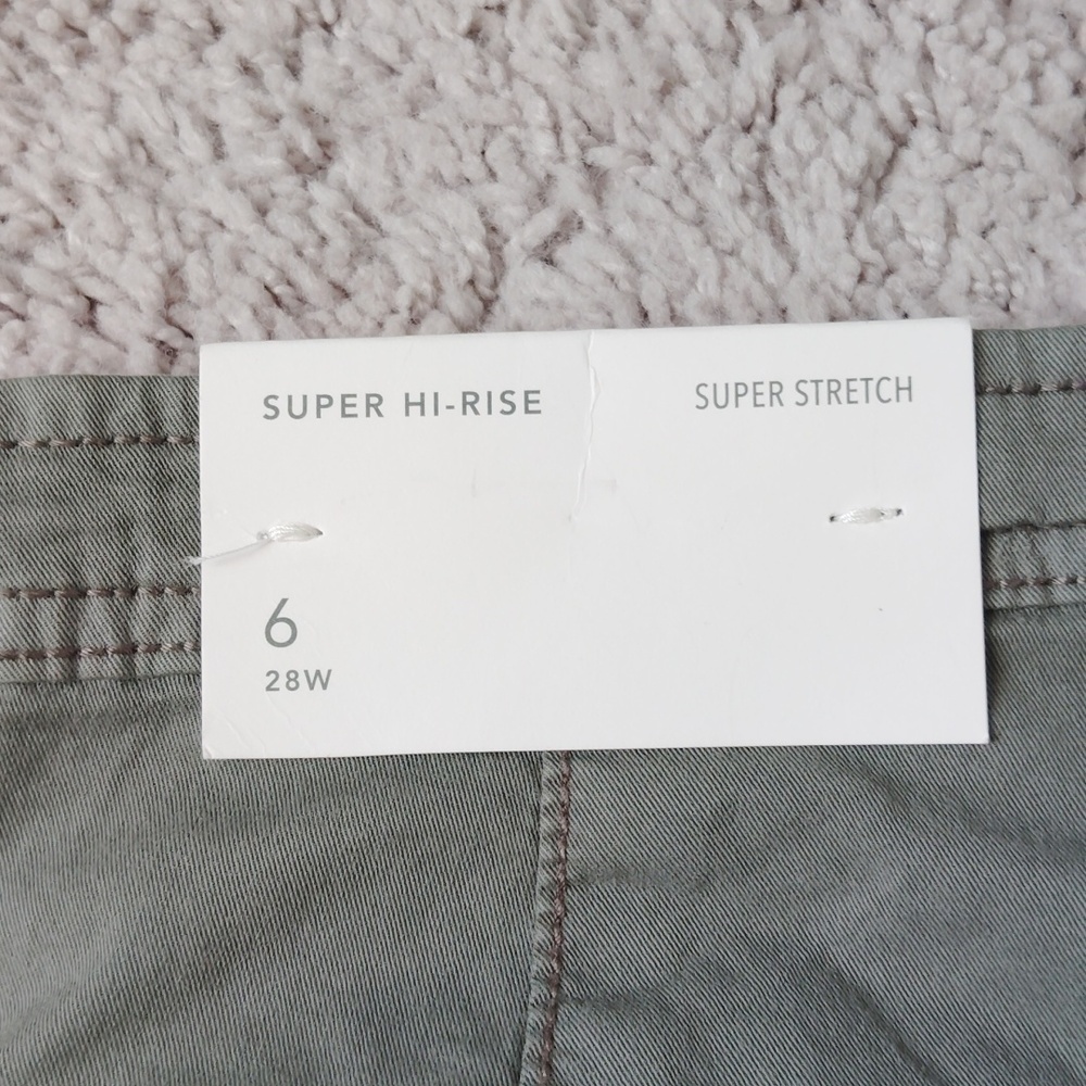 American Eagle stretch 4" perfect shorts - Picture 8 of 8